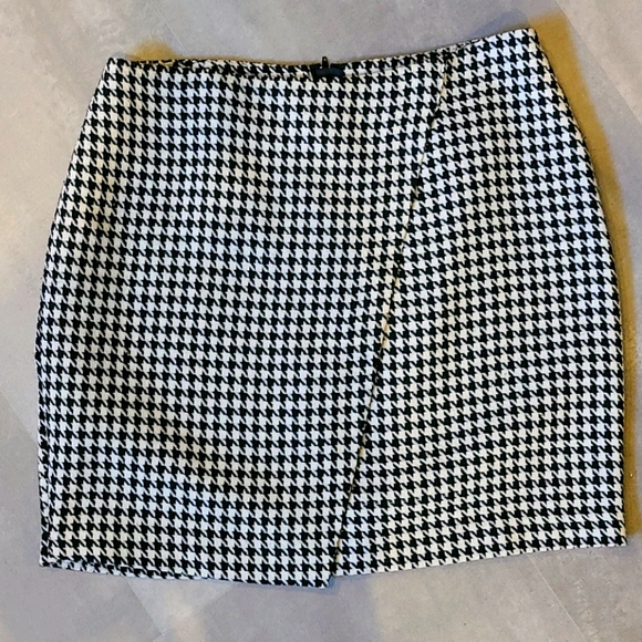 Suzy Shier Dresses & Skirts - Suzy Shier black and white skirt